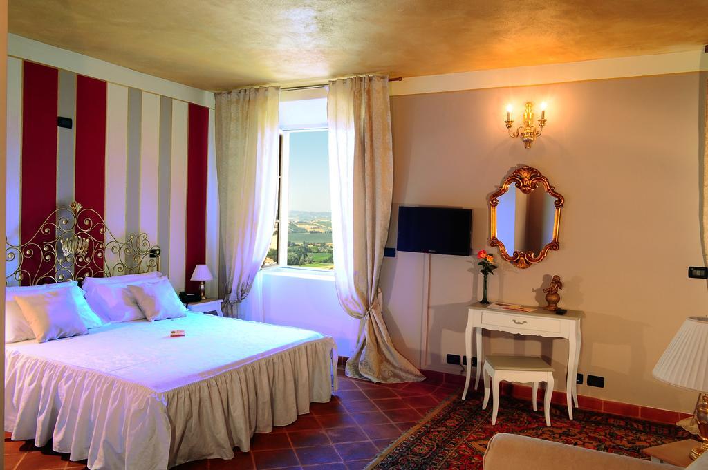 La Foresteria Del Castello - Wellness Hotel In Dimora Storica Castell'Alfero Номер фото