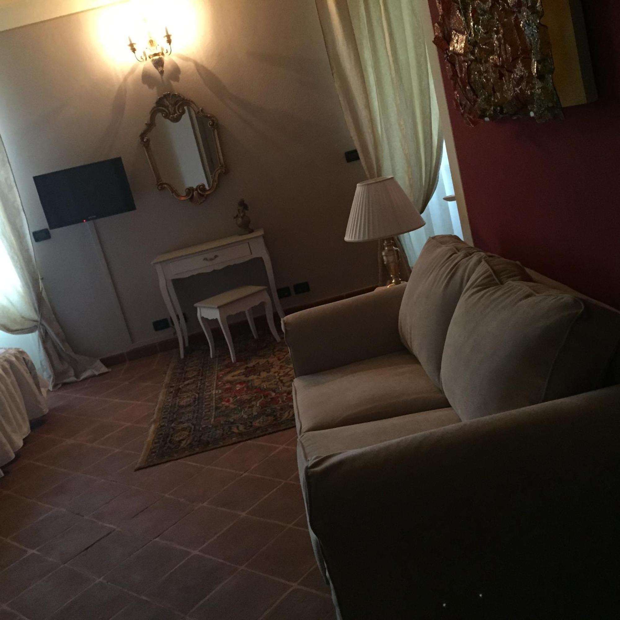 La Foresteria Del Castello - Wellness Hotel In Dimora Storica Castell'Alfero Номер фото
