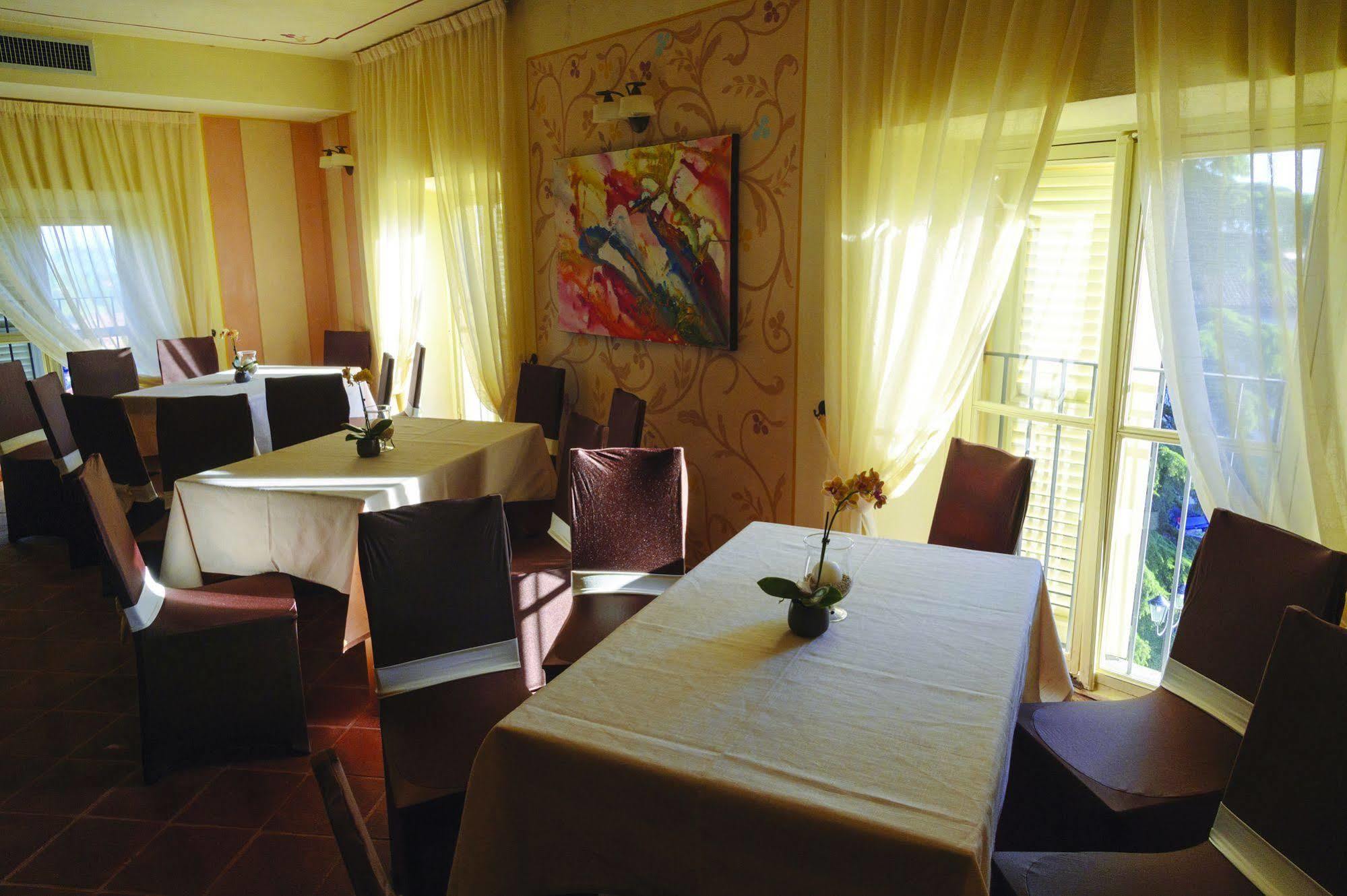 La Foresteria Del Castello - Wellness Hotel In Dimora Storica Castell'Alfero Экстерьер фото